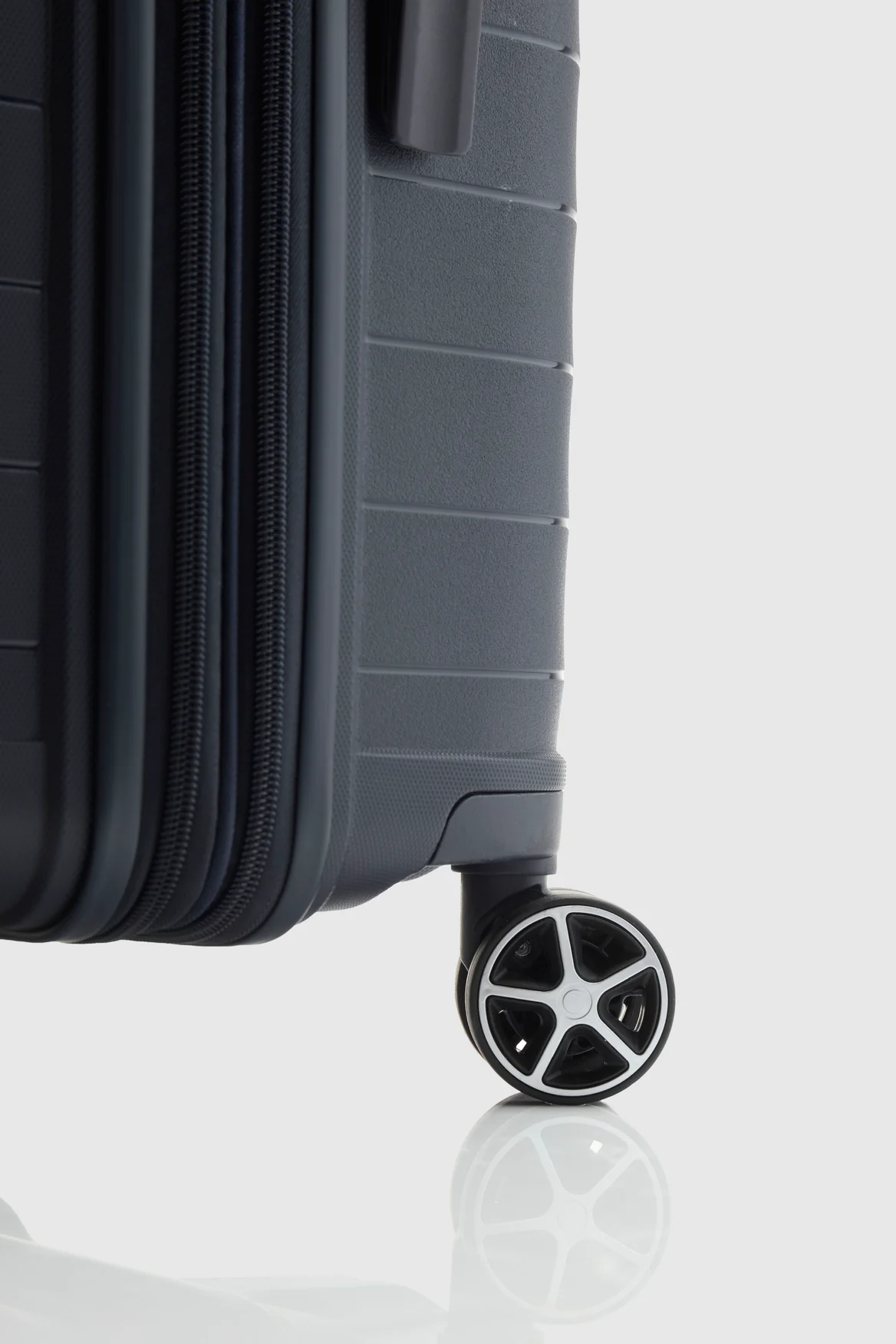 Airliner 76cm Case - Image 6