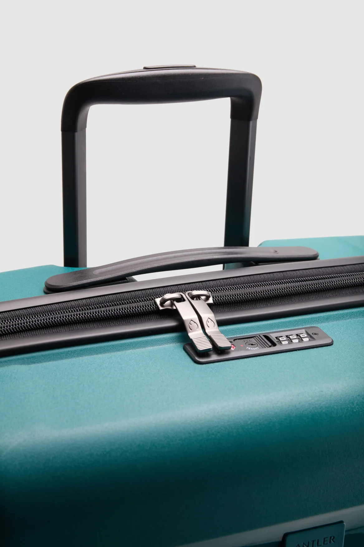 Gloss Stripe 78cm Suitcase - Image 7