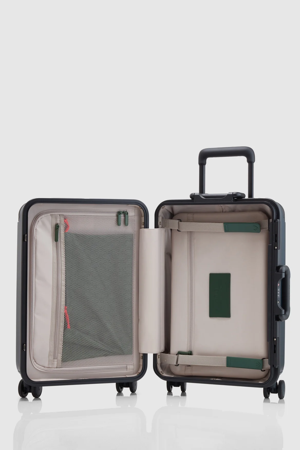Heritage Stripe 55cm Suitcase - Image 3