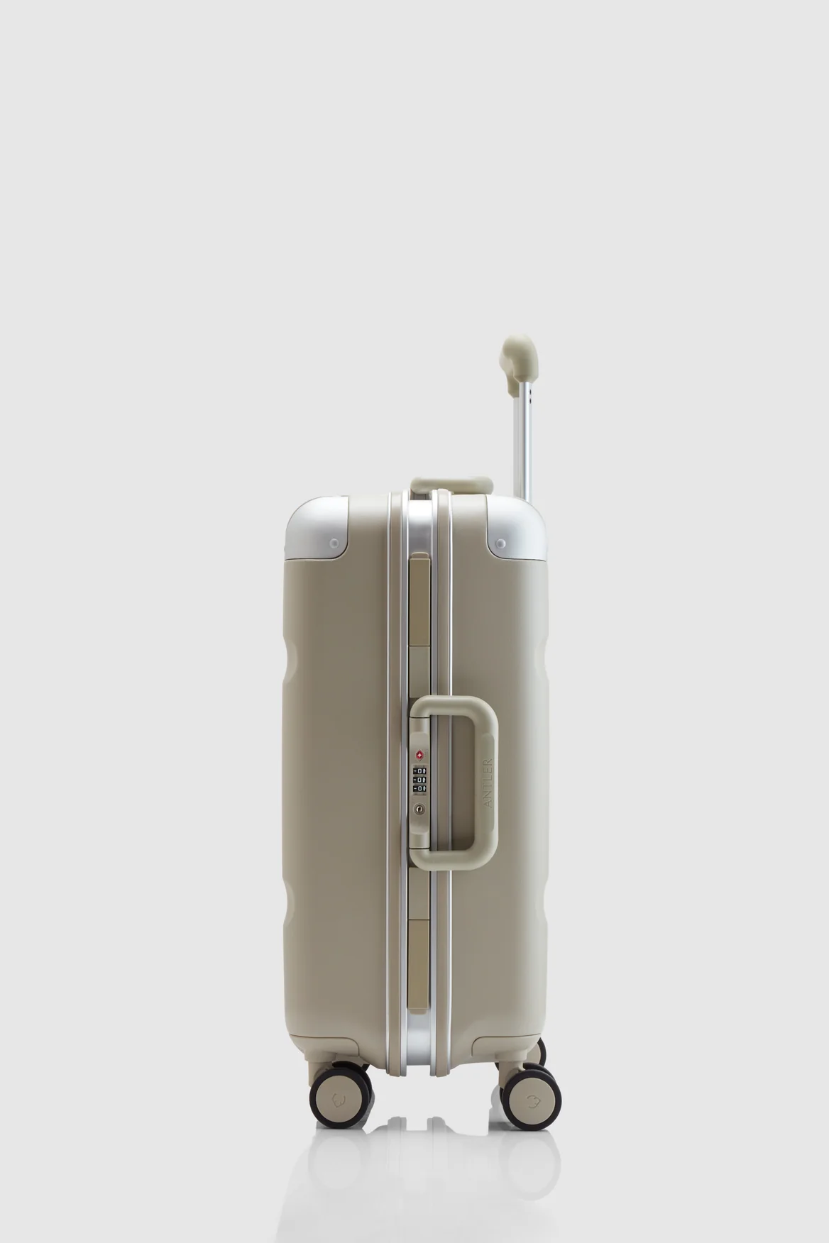 Heritage Stripe 55cm Suitcase - Image 2