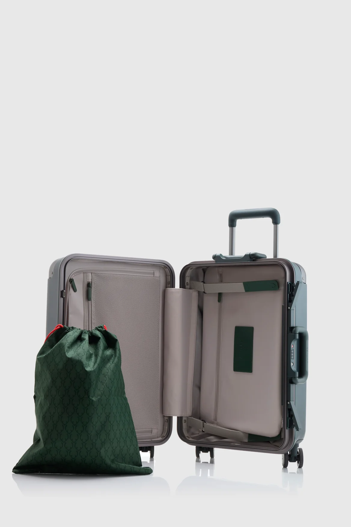 Heritage Stripe 55cm Suitcase - Image 3