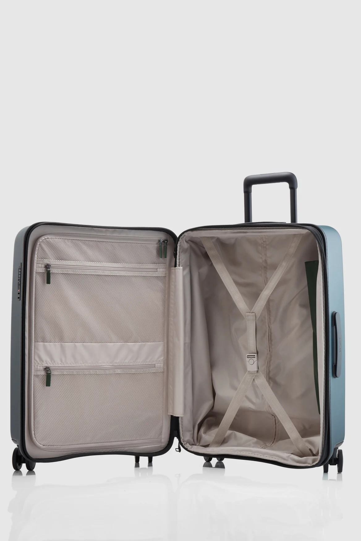Icon Stripe 66cm Suitcase - Image 3