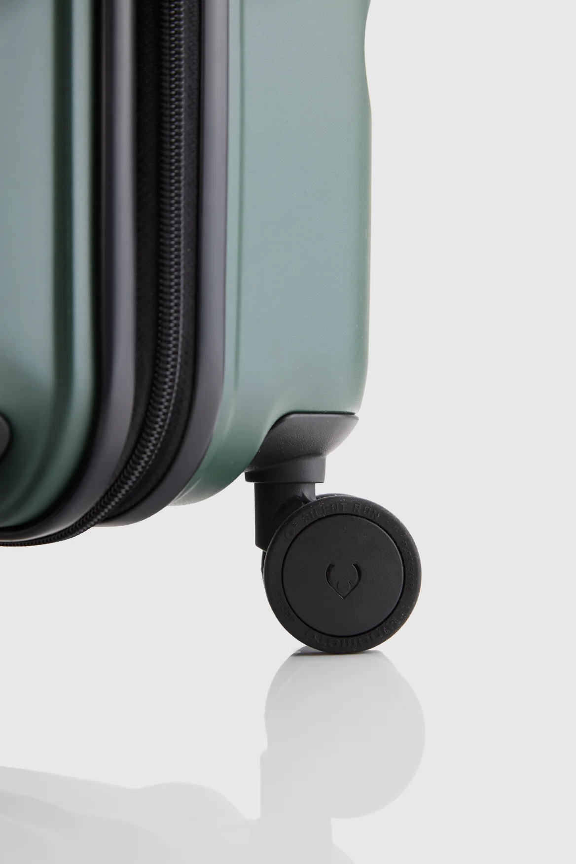 Icon Stripe Dual 55cm Suitcase - Image 7