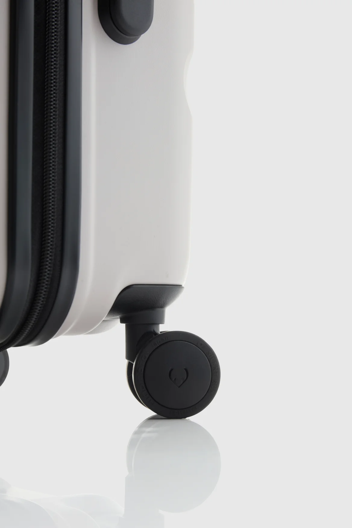 Icon Stripe Dual 55cm Suitcase - Image 7