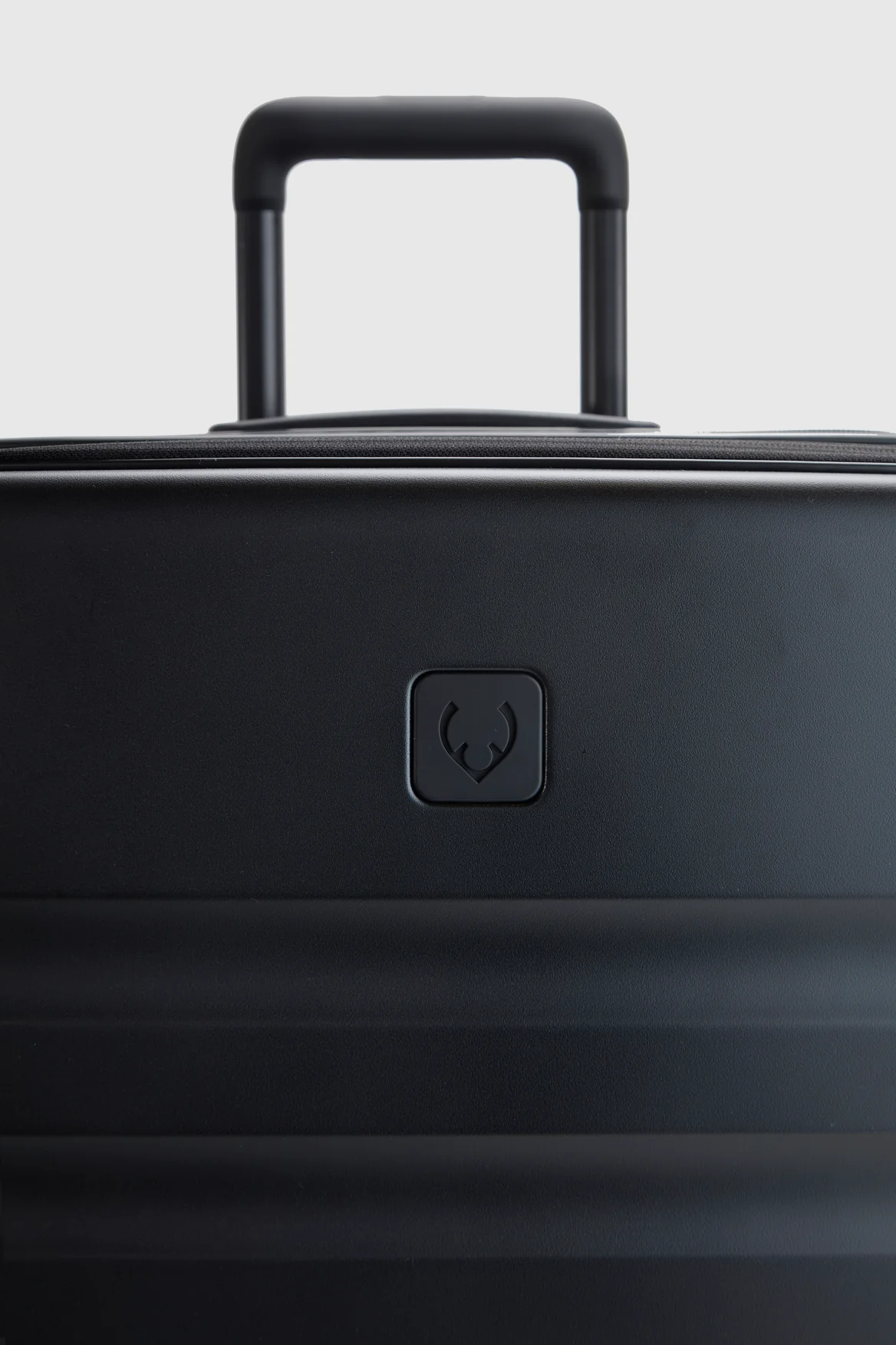 Icon Stripe Dual 66cm Suitcase - Image 9