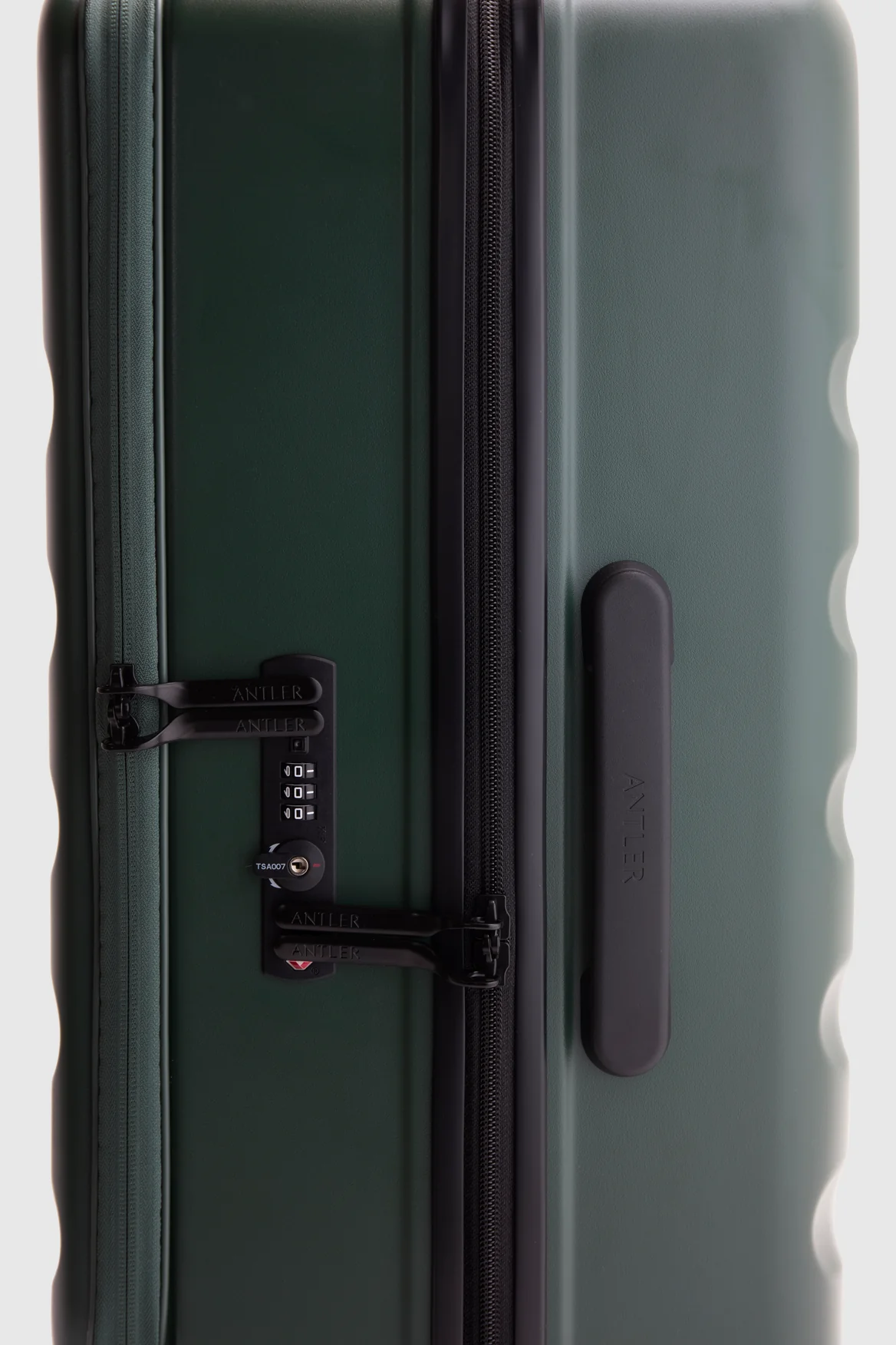 Icon Stripe Dual 66cm Suitcase - Image 7