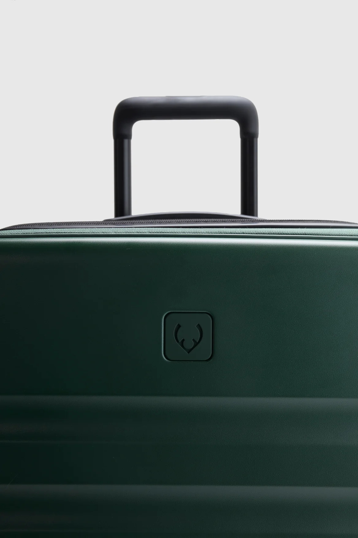 Icon Stripe Dual 66cm Suitcase - Image 9