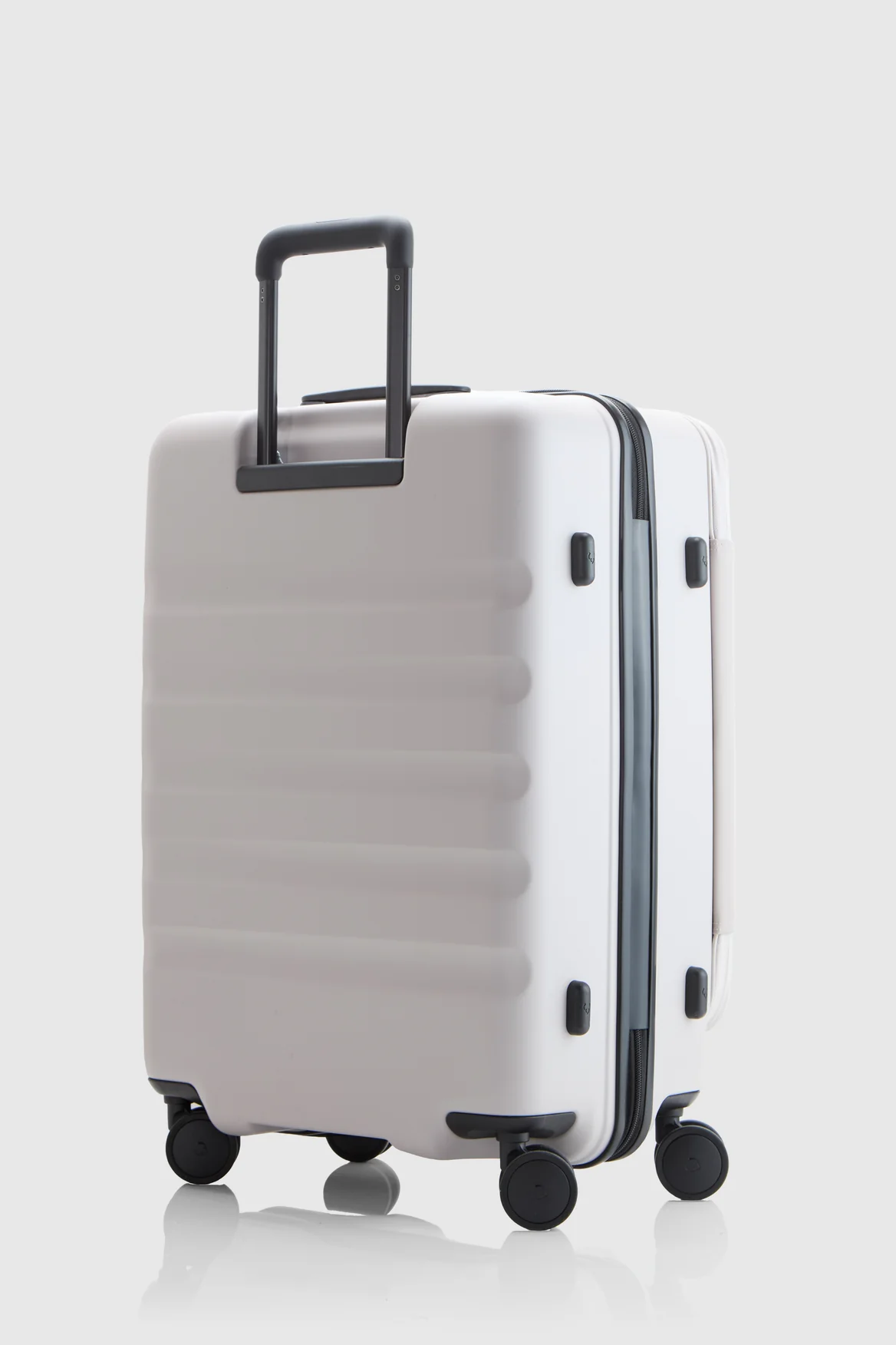 Icon Stripe Dual 66cm Suitcase - Image 6