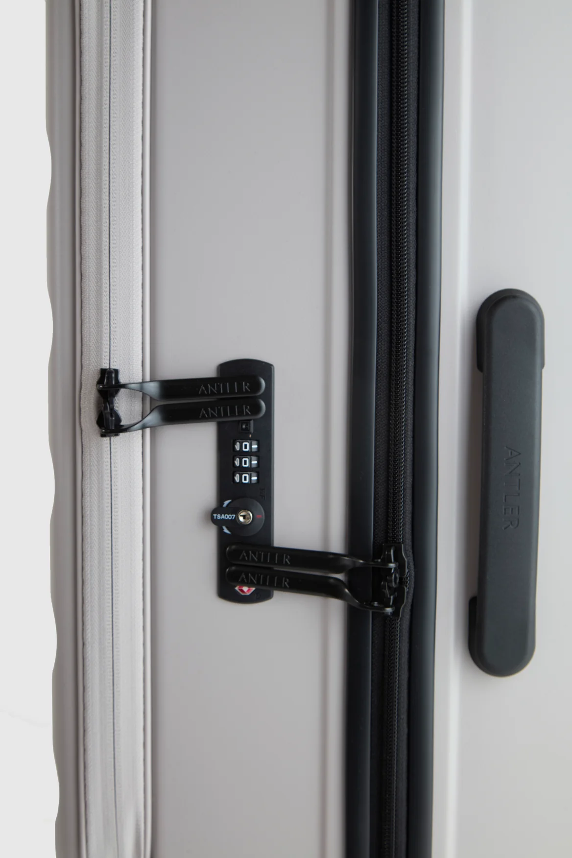 Icon Stripe Dual 78cm Suitcase - Image 8