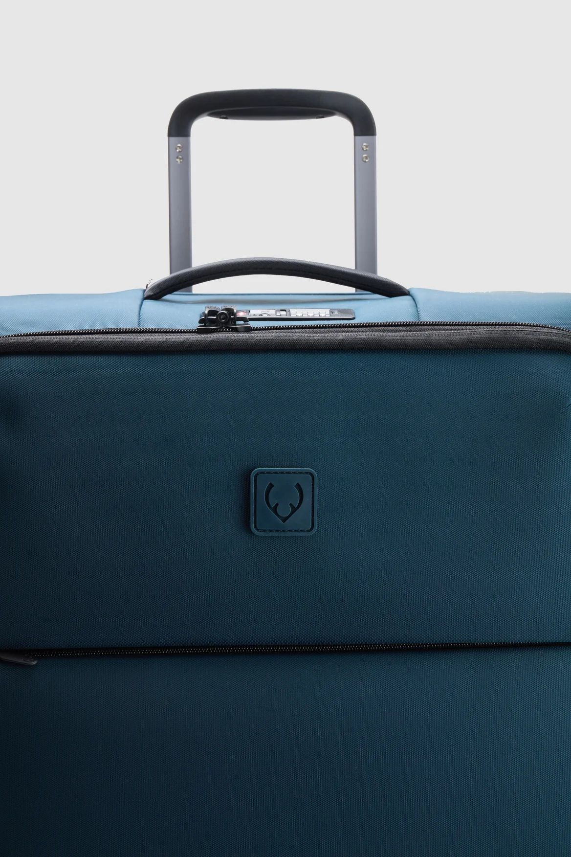 Soft Stripe 2.0 69cm Suitcase - Image 8