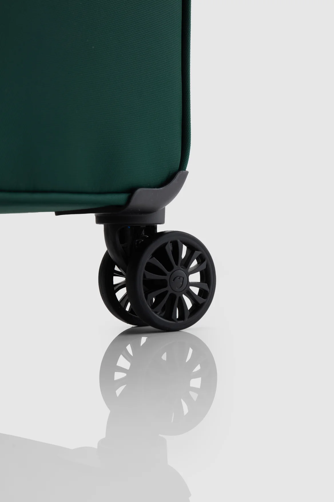 Soft Stripe 2.0 81cm Suitcase - Image 6