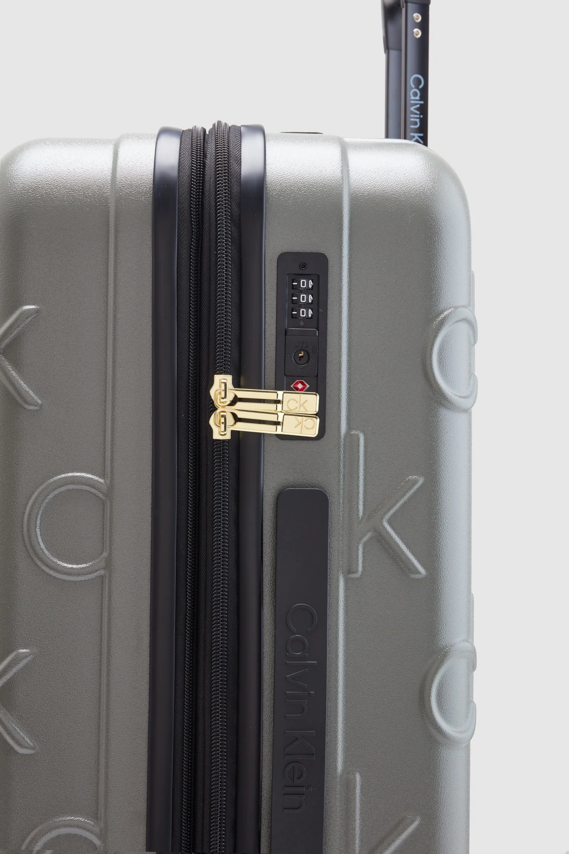 Insignia 2.0 67cm Suitcase - Image 7