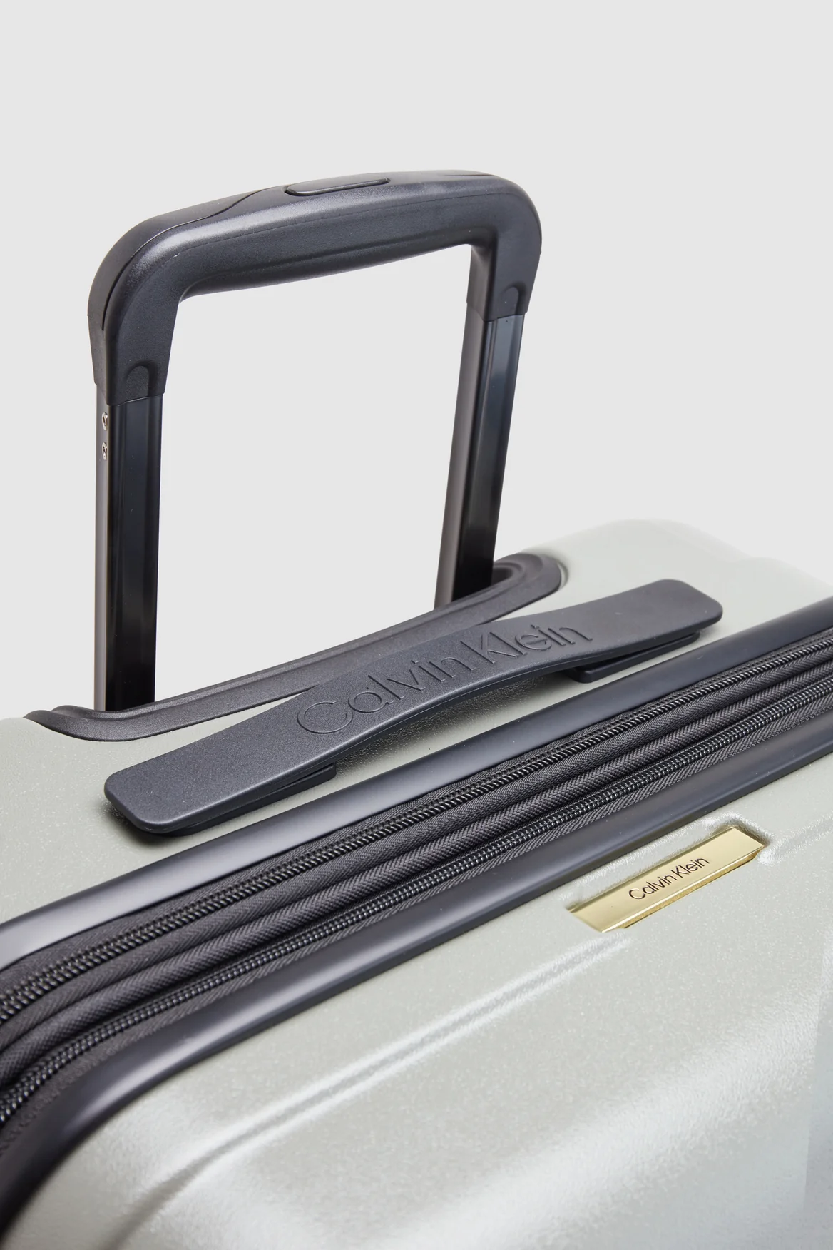 Insignia 2.0 67cm Suitcase - Image 8