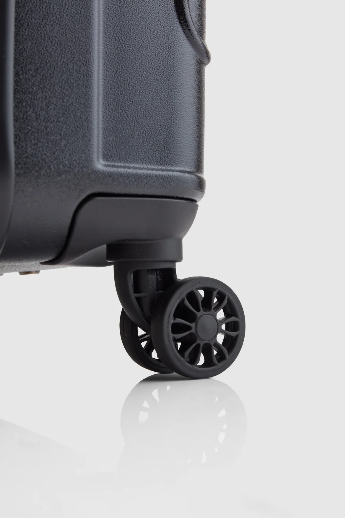 Insignia 2.0 78cm Suitcase - Image 6