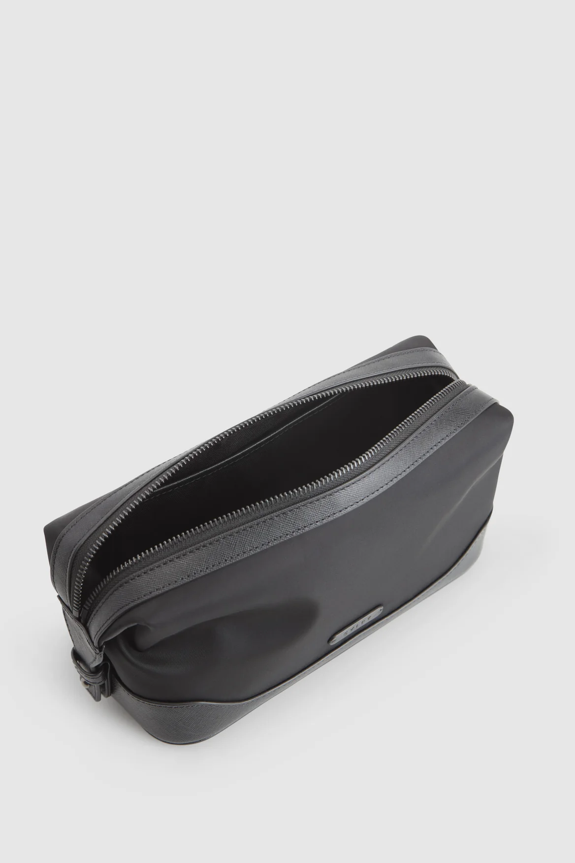 Zane Nylon Washbag - Image 4