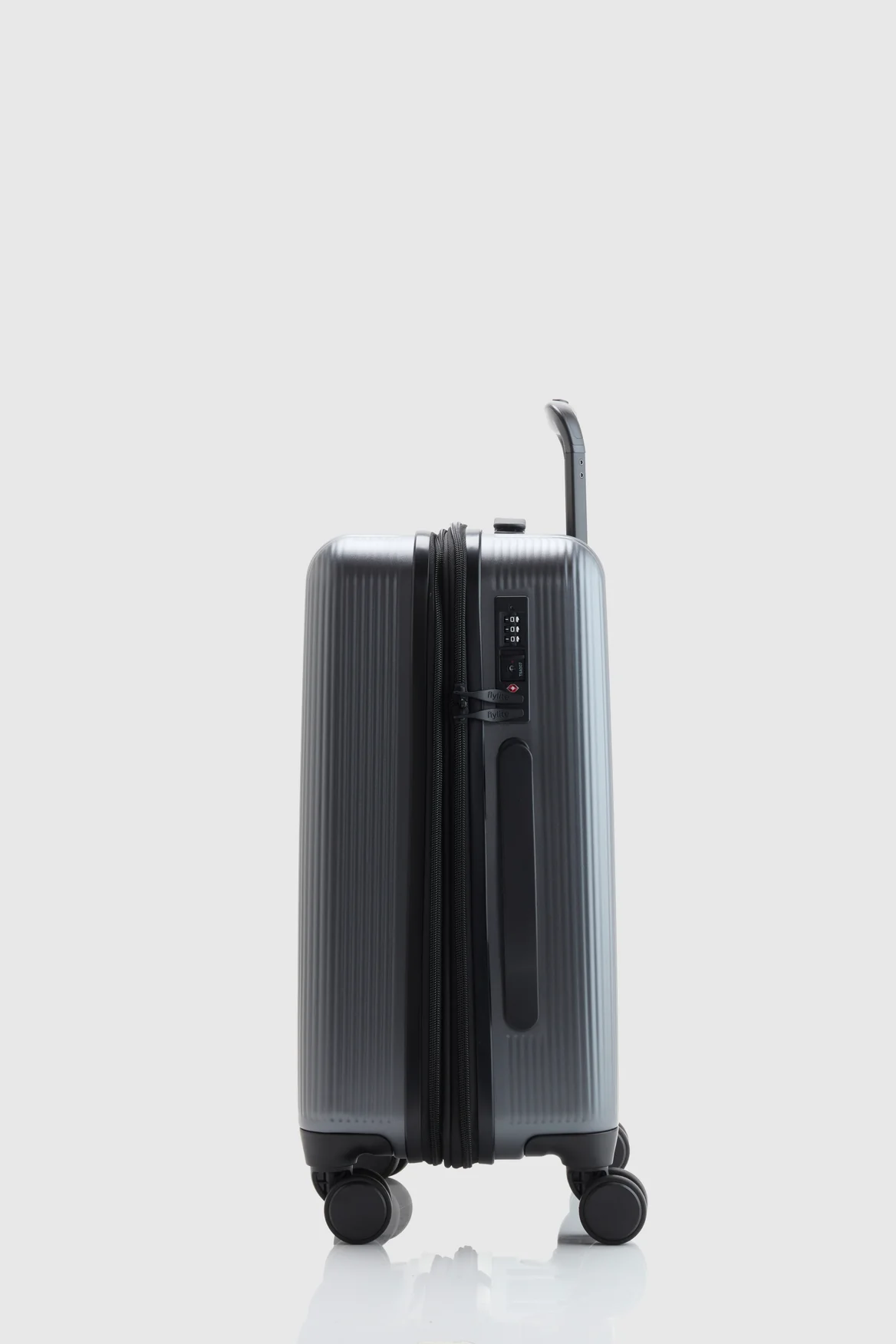 Blackwood Carry-On 55cm Suitcase - Image 2