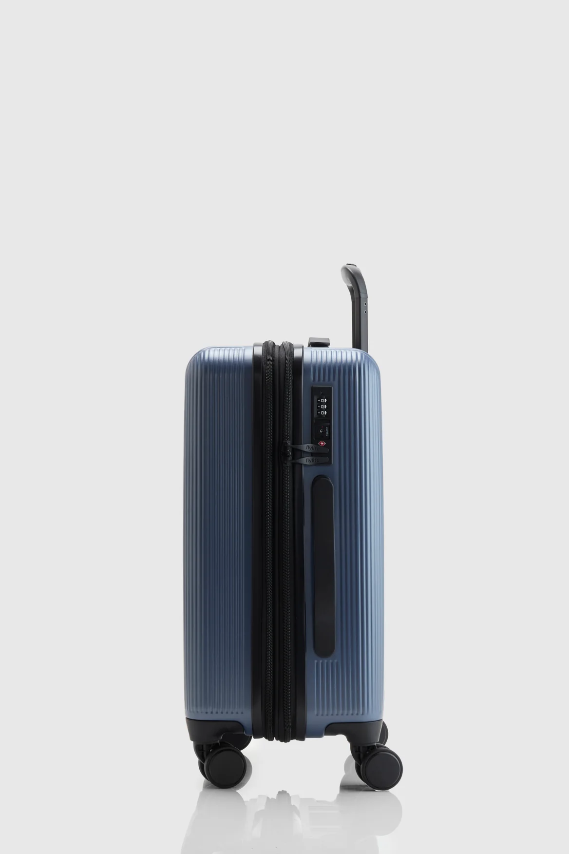 Blackwood Carry-On 55cm Suitcase - Image 2