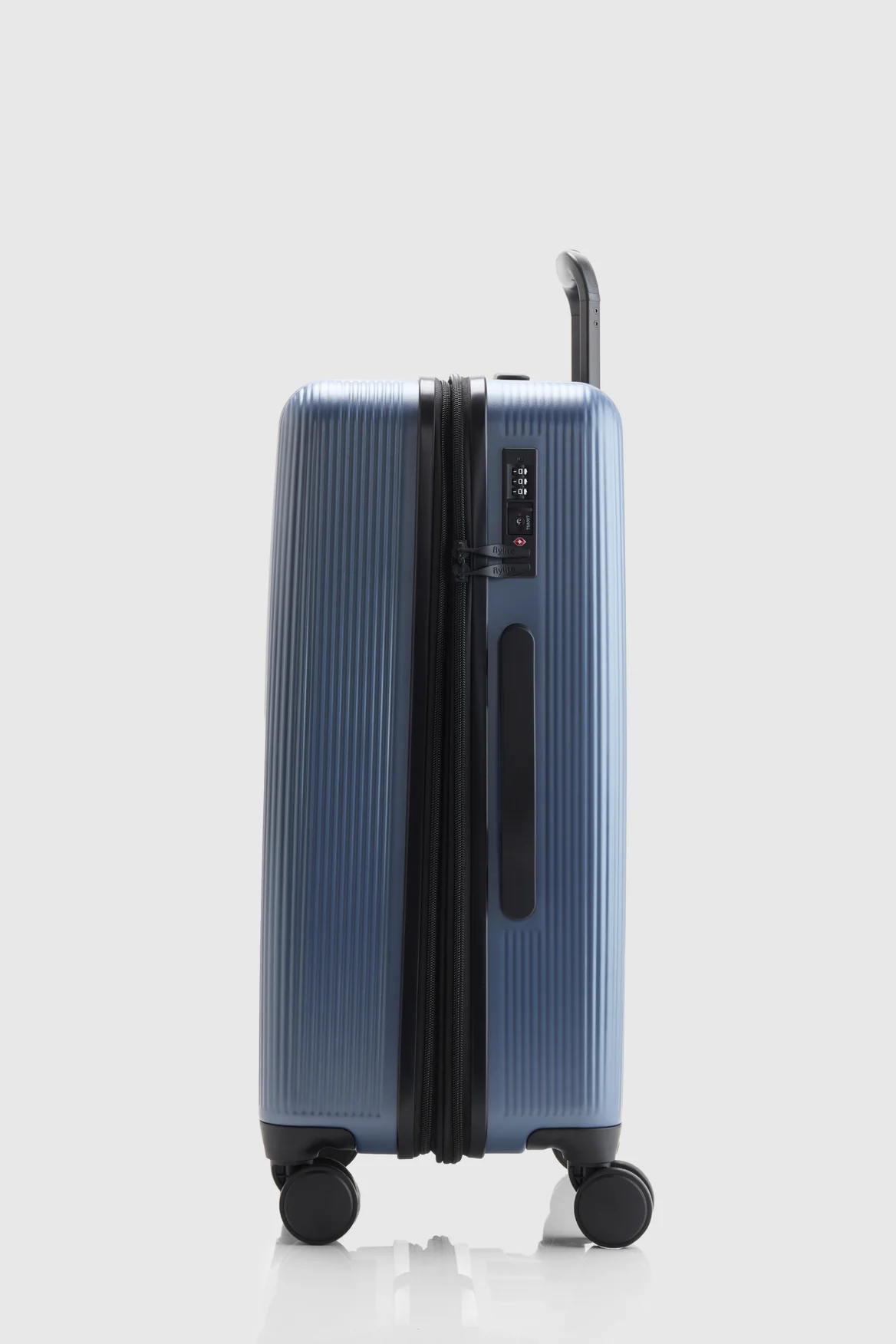 Blackwood Check-In 65cm Suitcase - Image 2