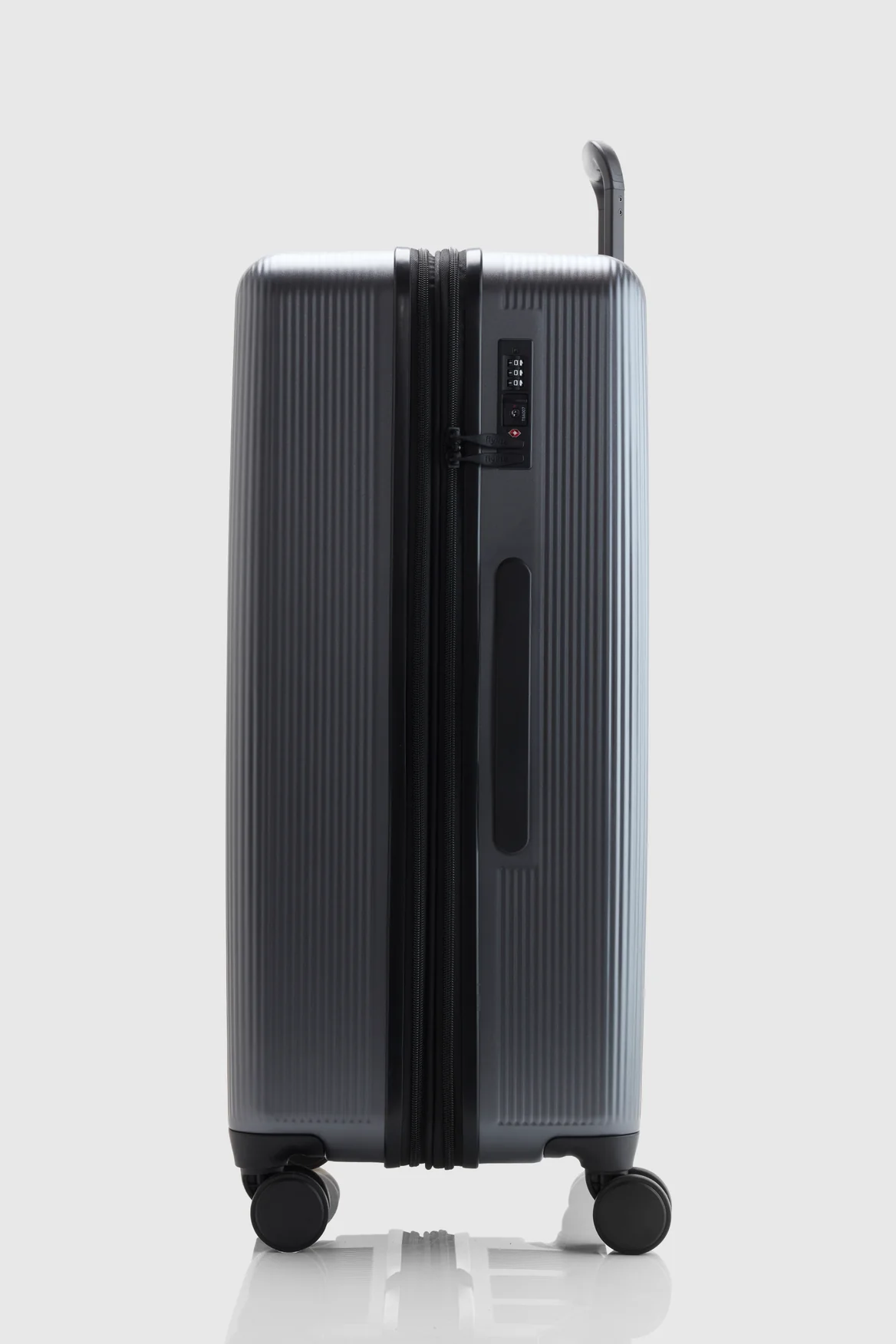 Blackwood Check-In 75cm Suitcase - Image 2