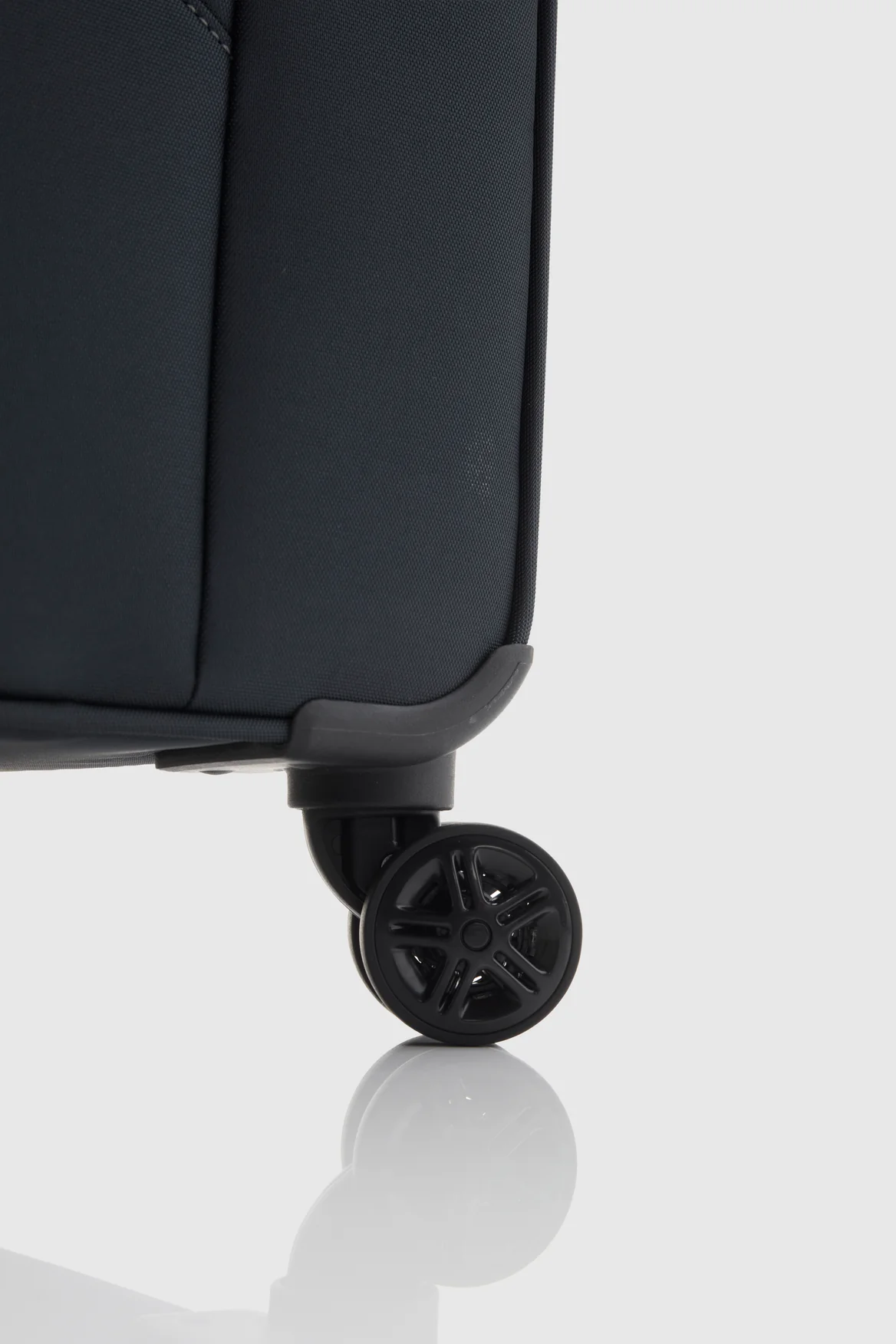Hawthorn Carry-On 56cm Suitcase - Image 6