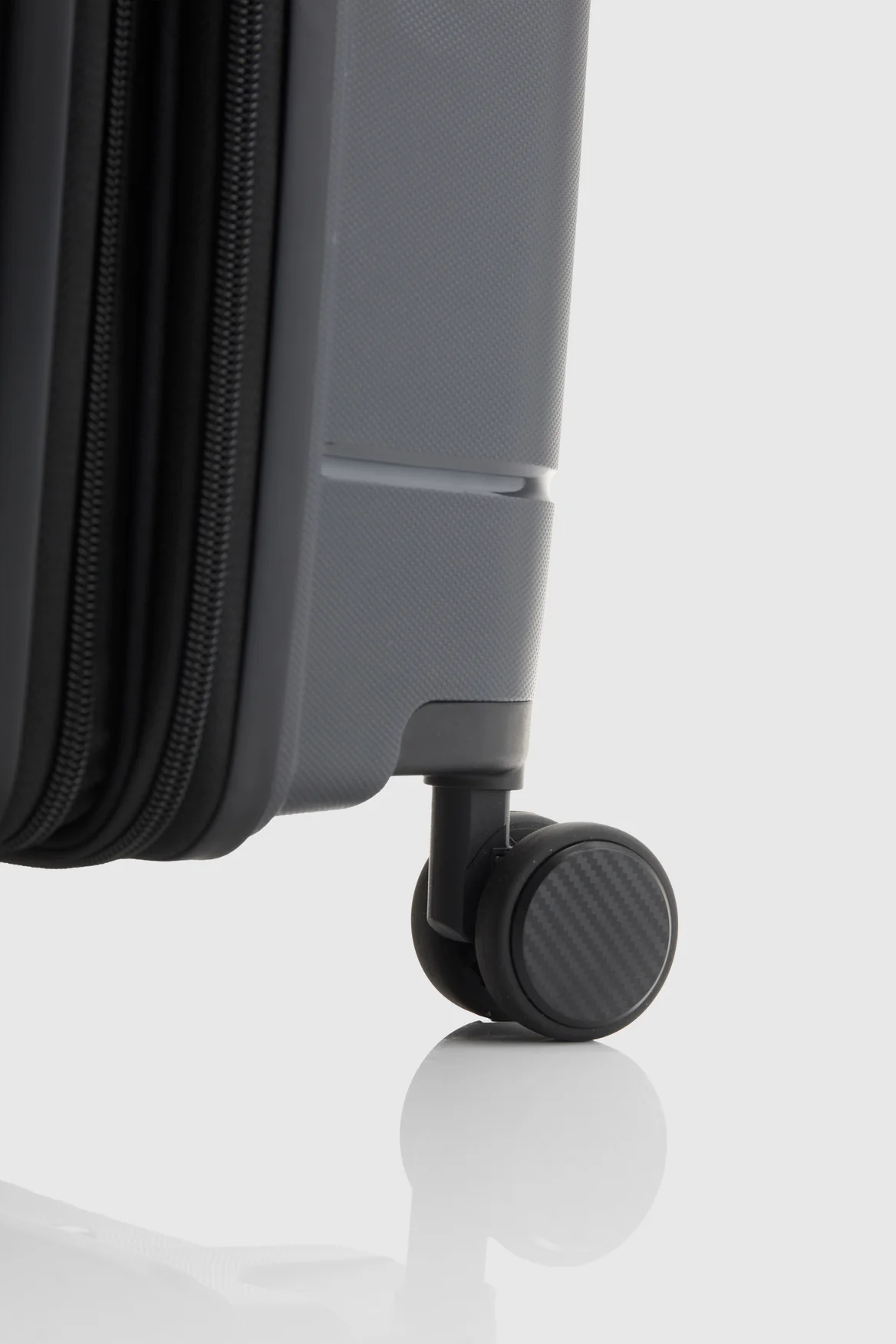 Lily Check-In 65cm Suitcase - Image 6