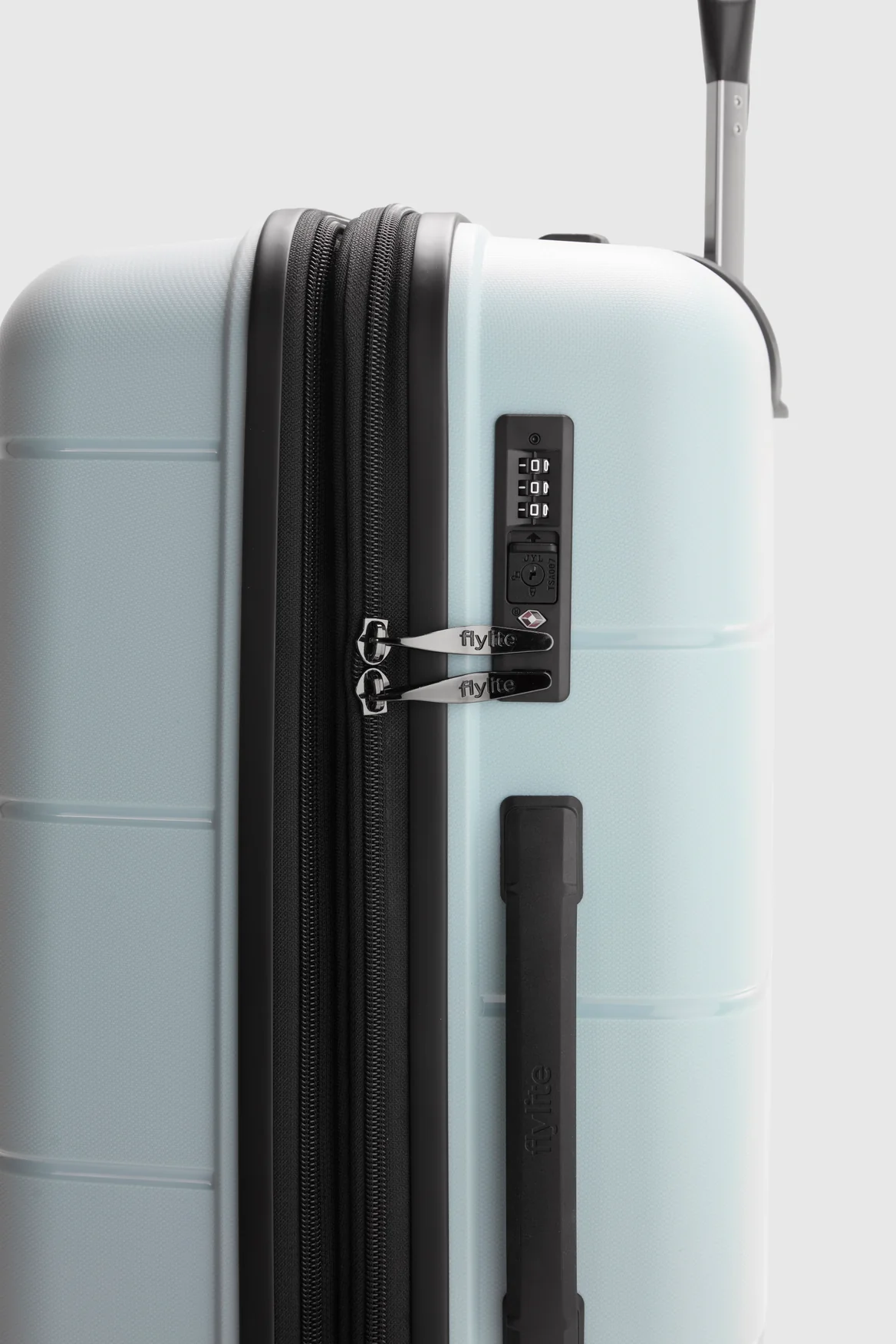 Lily Check-In 75cm Suitcase - Image 7
