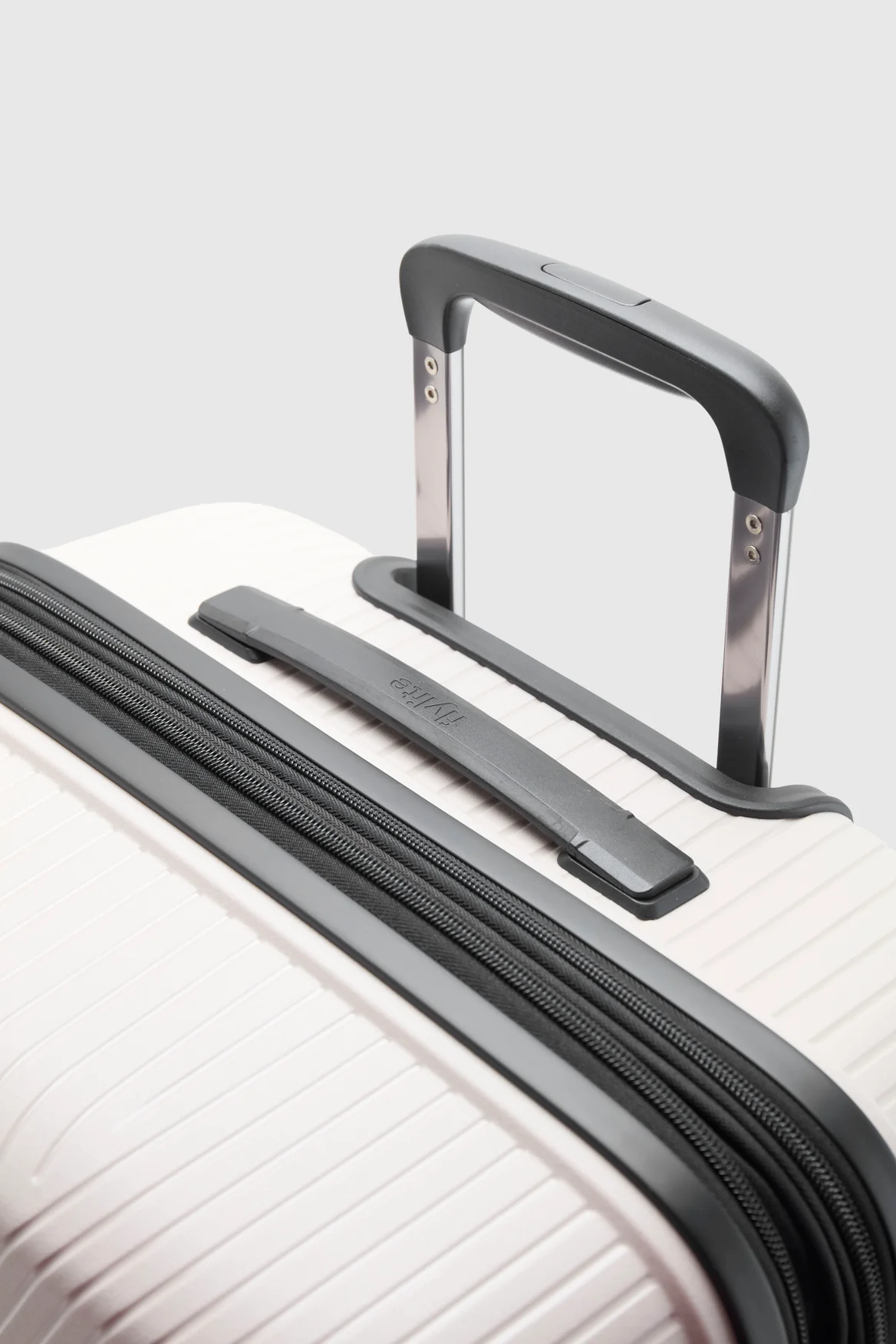 Palm Check-In 65cm Suitcase - Image 8