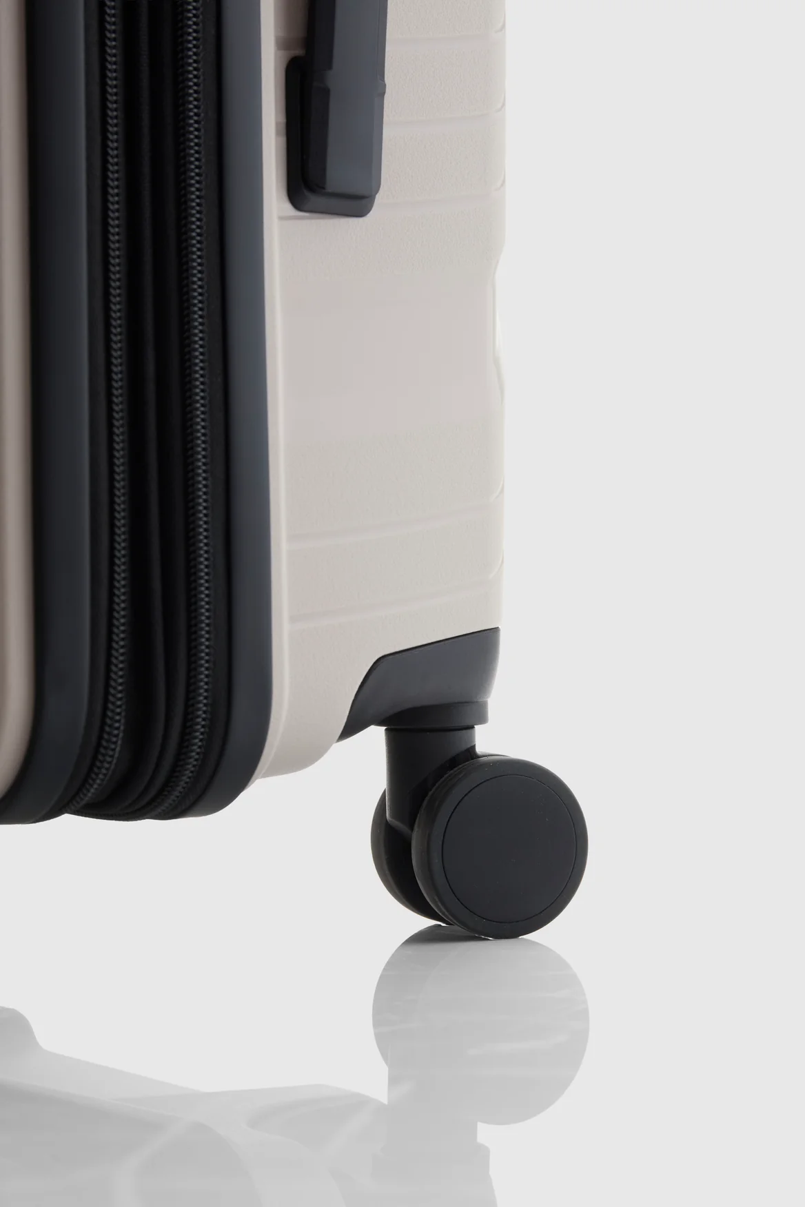 Palm Check-In 75cm Suitcase - Image 6