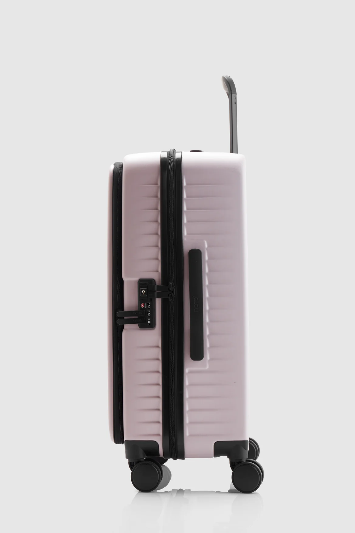 Venture Dual Open 66cm Suitcase - Image 2