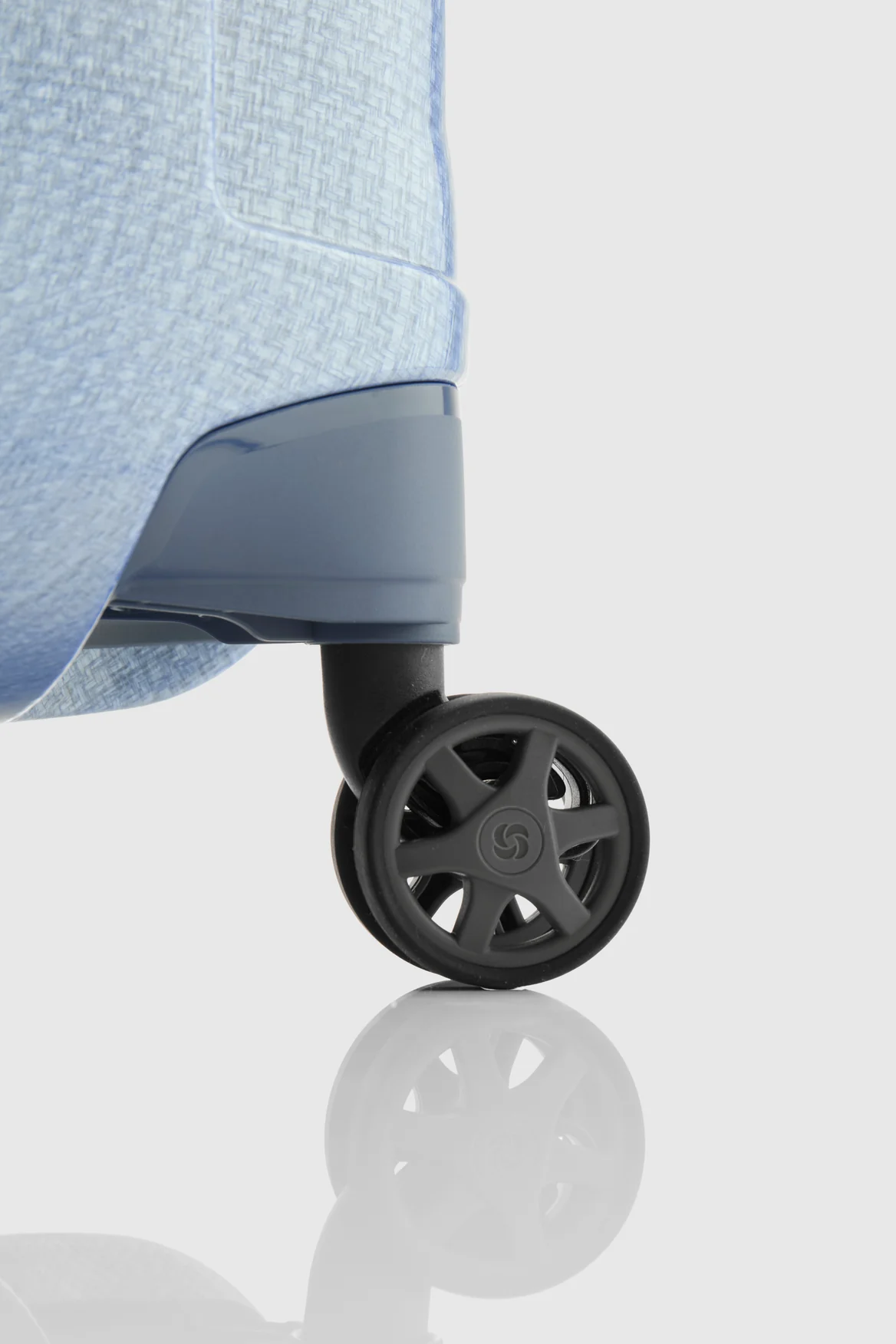 C-Lite Carry-On 55cm Suitcase - Image 6