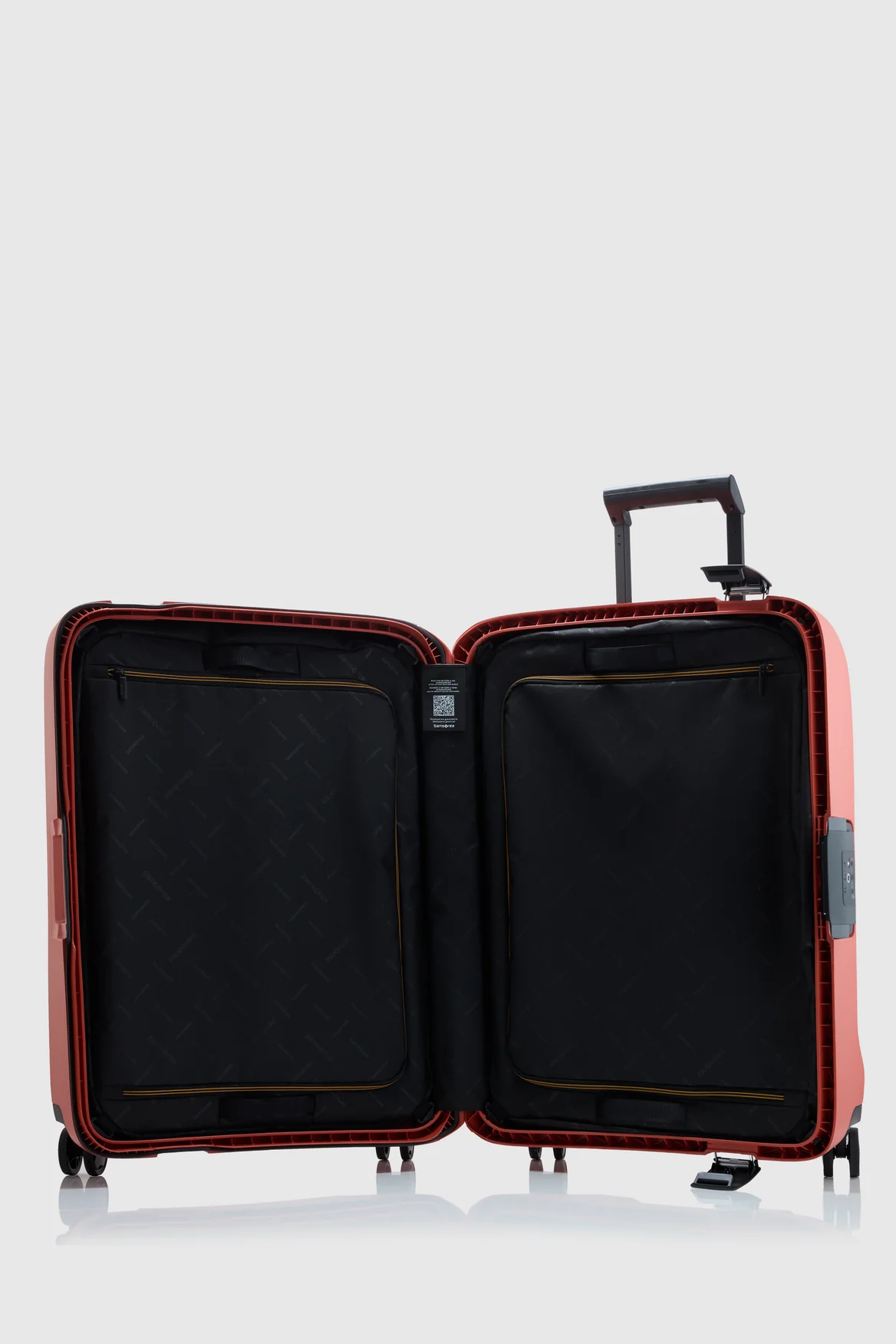Essens Carry-On 55cm Suitcase - Image 3