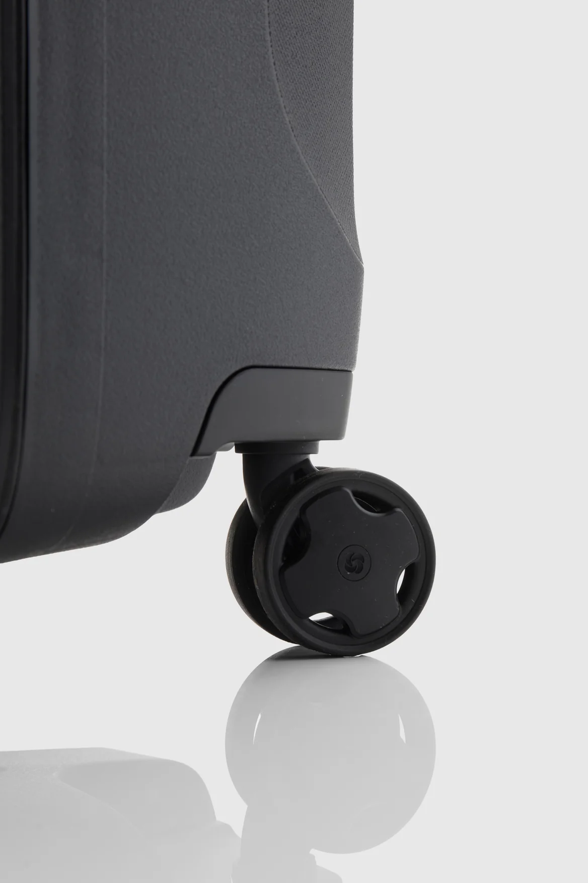Essens Check-In 75cm Suitcase - Image 6